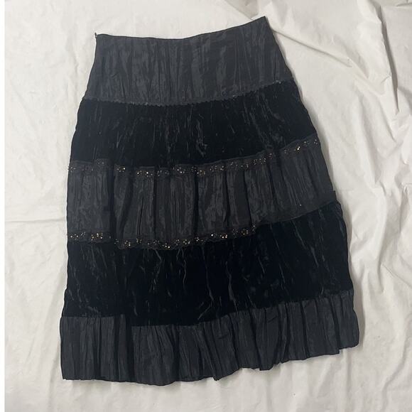 VERTIGO PARIS Vintage 90s Y2K Black Velvet Ruffle Skirt - Boho - Size: 8 - Picture 3 of 15